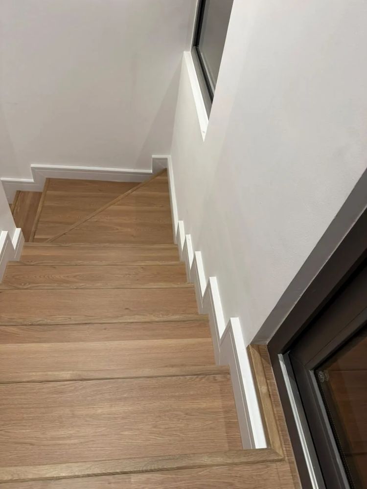 White skirting on an SPC floor, BestFloor project (2)